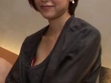 清楚そうな顔してエロいですね！男を脱がしてチ〇ポをしゃぶり淫乱巨乳妻！