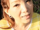 王子様と恋をしたいと夢見る熟女が生活の為にAV出演！？押しに弱い熟女に激突き快楽トリップで中出しSEX！