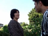 田舎の人情熱い熟女に夕飯をご馳走になりお礼に性感マッサージ！久々の男性の愛撫にその気になる素朴な熟女に中出しSEX！