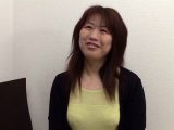 笑顔が可愛い童顔奥様！旦那が構ってくれない寂しさに耐え切れずAV出演！そんなイケナイ奥様にはガンガンSEXであつ～い精液をプレゼント！